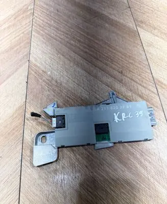 Mercedes-Benz E W211 Aerial antenna amplifier A2118202989