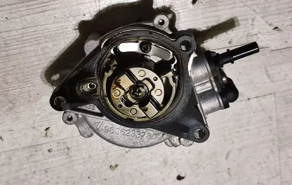 Peugeot 2008 I Vacuum pump 9806233780