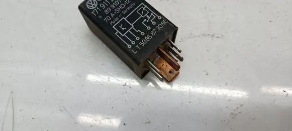 Audi A6 S6 C4 4A Other relay 171911261E
