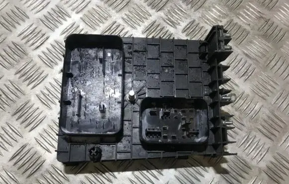 Volkswagen Golf IV Fuse box set 1k0937124k 01394932