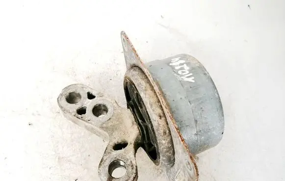 Engine mount bracket