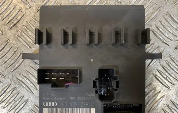 Audi A4 S4 B6 8E 8H Comfort/convenience module 8E0907279C 30012004