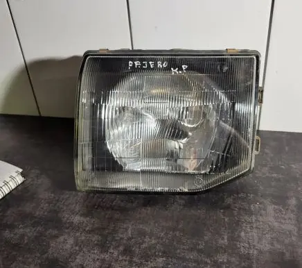 Mitsubishi Pajero Headlight/headlamp 11037747 020340