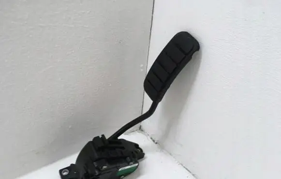 Opel Movano B Accelerator throttle pedal 7700314525