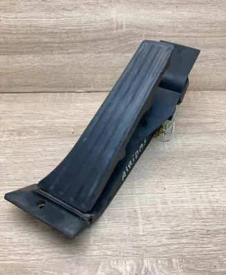 BMW 5 E60 E61 Accelerator throttle pedal 6772646 25916010 WithPlug