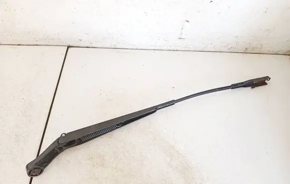 Opel Zafira B Front wiper blade arm 13145564