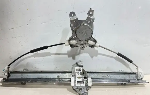 Nissan X-Trail T30 Front door electric window regulator 