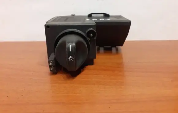 Mercedes-Benz E W210 Light switch 2105452004 5083