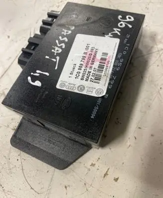 Volkswagen PASSAT B5.5 Air suspension control unit module (rear) 1C0959799B001 SW025HWO26B491