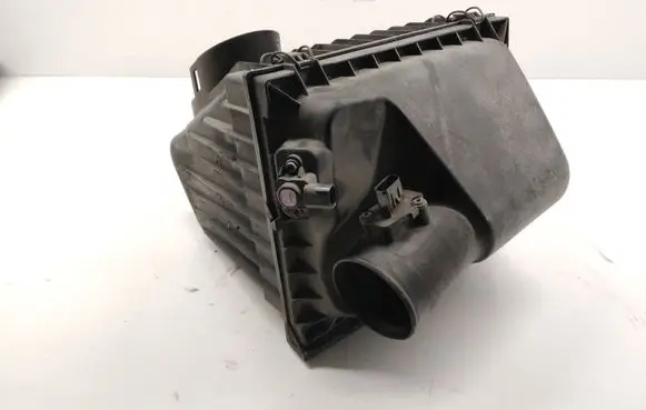 Dodge Nitro Air filter box 