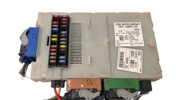 Ford Mondeo MK IV Fuse module 7G9T14A073DD LTQF01125TP 28130621