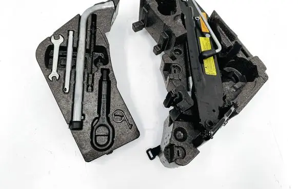 Audi Q7 4L Tool set 4L0011031E 7L0012219 1T0805618A