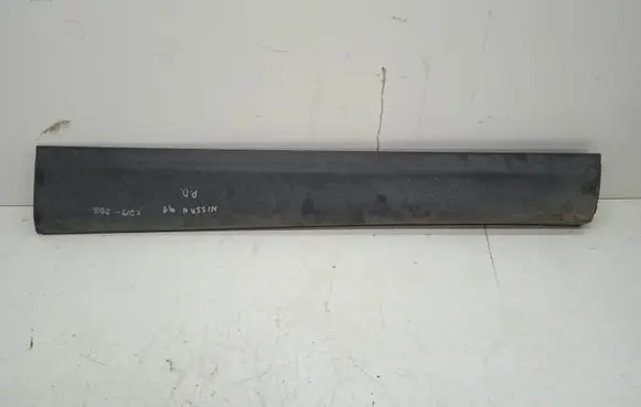 Nissan Qashqai Front door trim (molding) 808704EA0A