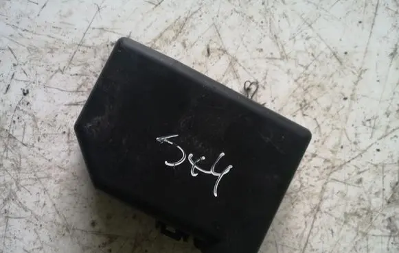 Suzuki SX4 Fuse box cover