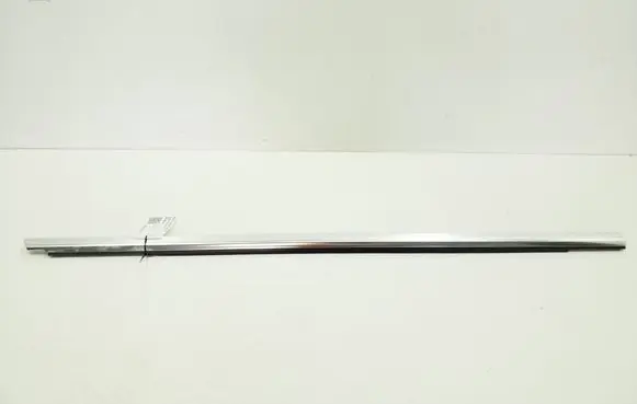 Mercedes-Benz GLC C253 Front door glass trim molding A2537200224