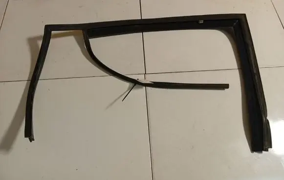 Citroen C4 Grand Picasso Rear door glass trim molding 9654065480