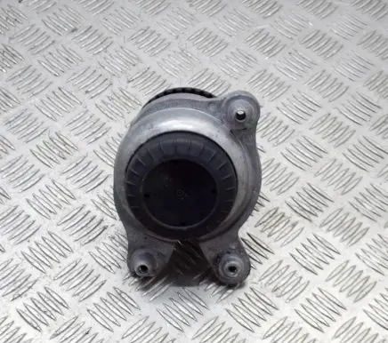 Mercedes-Benz C W205 Engine mount bracket A2052407700