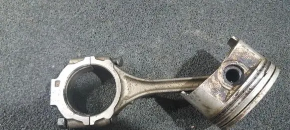 Mitsubishi Galant Piston with connecting rod