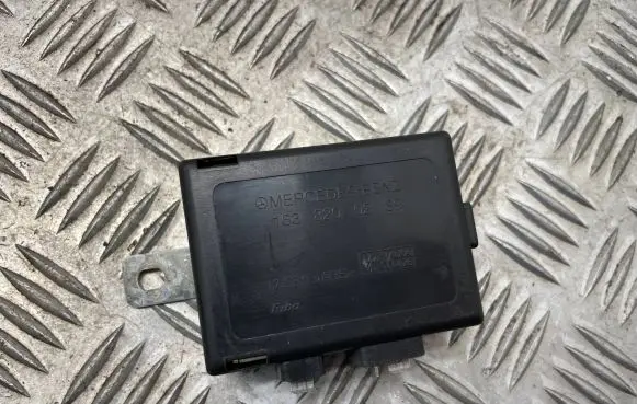 Mercedes-Benz ML W163 Aerial antenna amplifier A1638200289 17551ABS