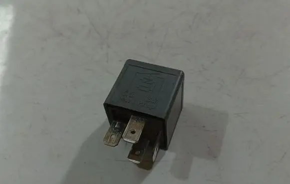 Volkswagen PASSAT B6 Other relay 141951253B