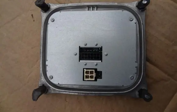 Peugeot 308 LED ballast control module 130732940300