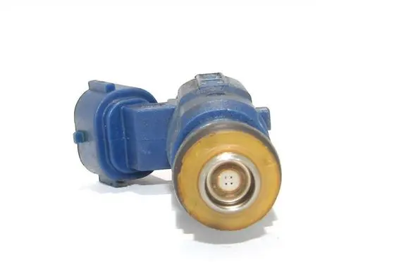 Hyundai i30 Fuel injector 353102B000