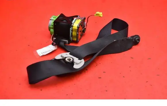 Toyota Avensis Verso Front seatbelt 73210-0F050