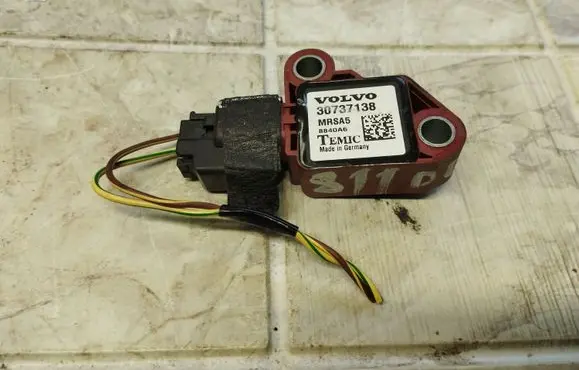 Volvo V50 Airbag deployment crash/impact sensor 30737138