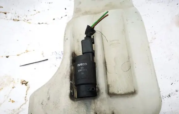 Iveco Daily 40.8 Windscreen/windshield washer pump 504015670