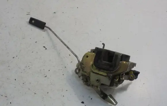 Nissan Terrano Front door lock 