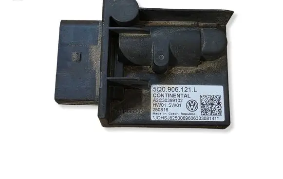 Volkswagen Golf VII Fuel injection pump control unit/module 5Q0906121L 250816 A2C30399102