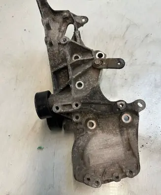 Renault Laguna II Generator/alternator bracket 9889