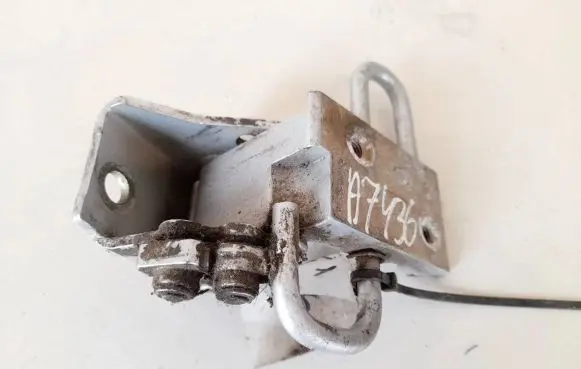 Audi A4 S4 B7 8E 8H Rear door lower hinge 8e0833411