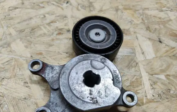 Mercedes-Benz B W246 W242 Generator/alternator belt tensioner A2702000170