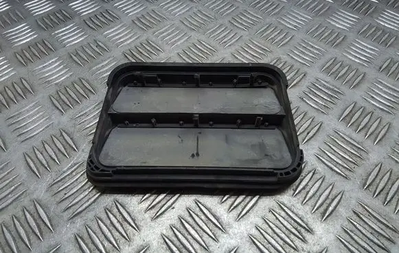 Quarter panel pressure vent