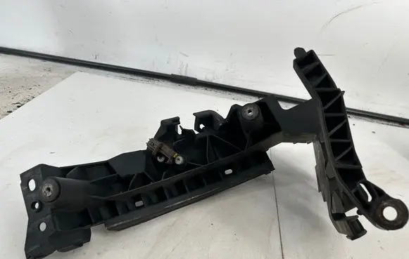 Audi Q5 SQ5 8R Headlight/headlamp mounting bracket 8R0805608