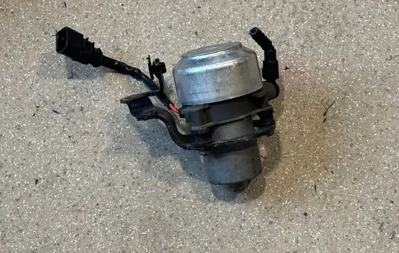 Volkswagen Tiguan Allspace Vacuum pump 5Q0612181D