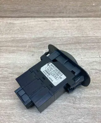 Mitsubishi Galant Electric window control switch MR722223 C8DD101MA6