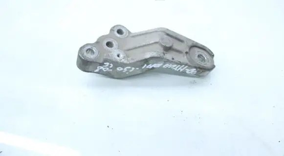Hyundai i30 Engine mounting bracket