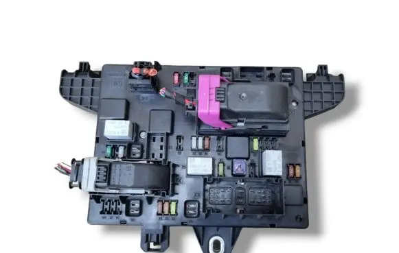 Opel Zafira C Fuse module 13449202