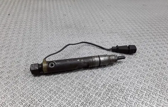 Volkswagen PASSAT B5 Fuel injector 028130201J