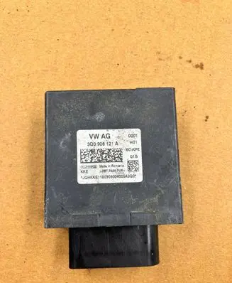 Volkswagen Golf VII Fuel injection pump control unit/module 3Q0906121A