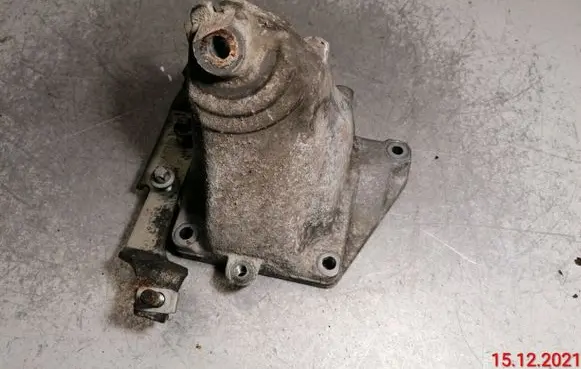 Mercedes-Benz S W221 Engine mounting bracket A2722234504 A2722240240