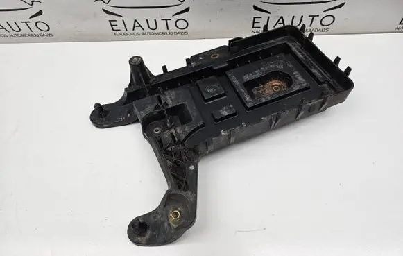 Volkswagen PASSAT B6 Battery tray 1K0915333C