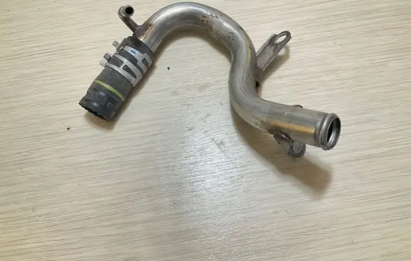 Toyota Auris E210 Engine coolant pipe/hose