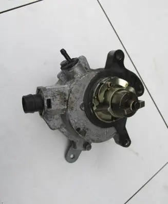 Ford Kuga II Vacuum pump DS7G2A451CB D87TA 20160312