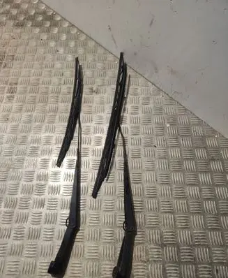 Nissan Navara D40 Windshield/front glass wiper blade 