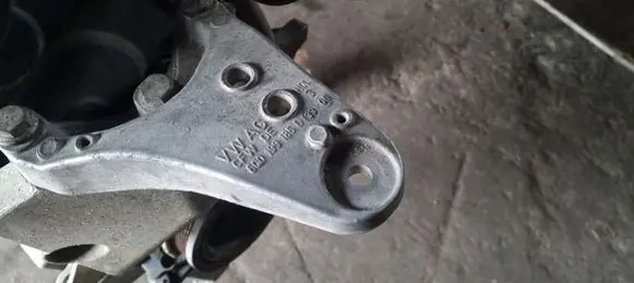 Skoda Fabia Mk1 (6Y) Engine mounting bracket 6Q0199185D