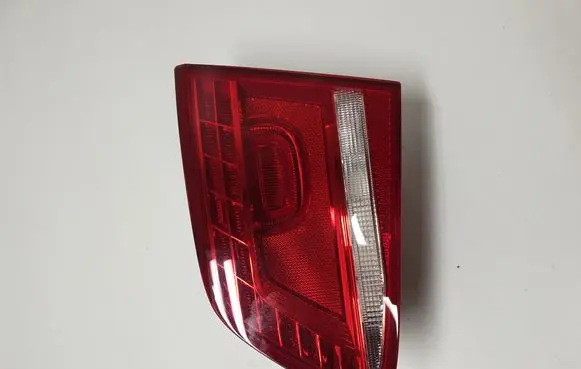 Tailgate rear/tail lights