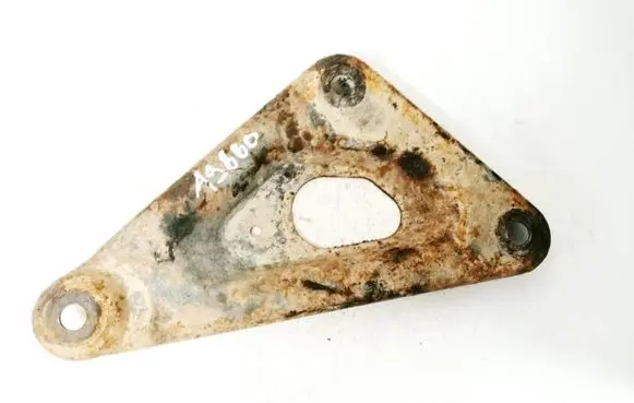 Opel Zafira A Engine mounting bracket
